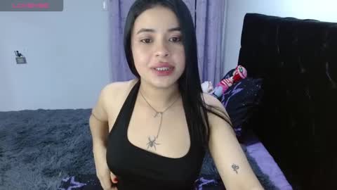 Snapshot of megan_ve chatting on March 18, 3:09 am Carolina online show from March 18, 3:09 am
