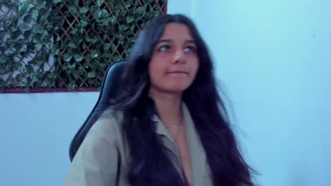 megan white 01  online show from December 5, 11:07 pm
