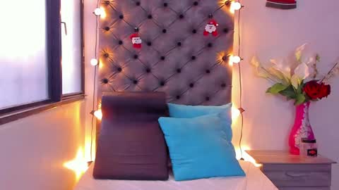 megan white 01  online show from December 9, 8:12 pm