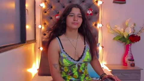 megan white 01  online show from December 9, 11:13 pm