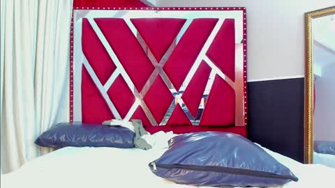 megan white 01  online show from January 25, 9:47 am
