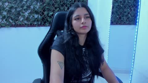 megan white 01  online show from January 30, 7:39 am