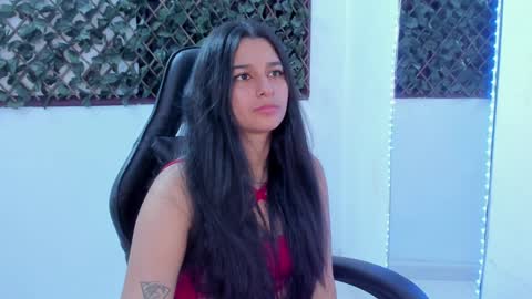 megan white 01  online show from January 31, 11:03 am