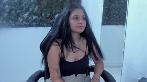 megan white 01  online show from January 31, 10:21 pm