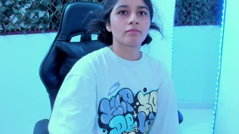 megan white 01  online show from February 6, 11:43 am