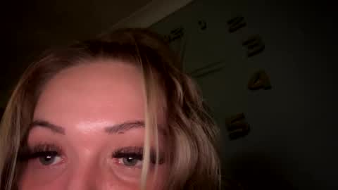 Snapshot of meganbaby98xo chatting on October 12, 11:59 pm MeghanBabyXO online show from October 12, 11:59 pm