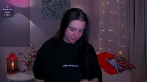 Snapshot of meganberrybb chatting on December 18, 7:53 pm Meganberry online show from December 18, 7:53 pm