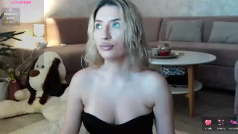 Snapshot of meganblazex chatting on July 3, 7:09 pm Megan online show from July 3, 7:09 pm