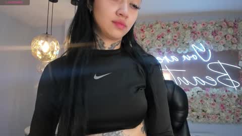 Snapshot of megancross1 chatting on November 17, 12:16 am Megan Cross online show from November 17, 12:16 am