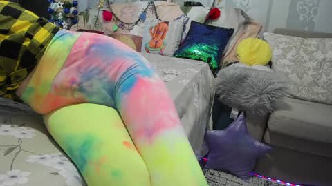 Nicki--------- Welcome to my Room online show from December 14, 8:56 am