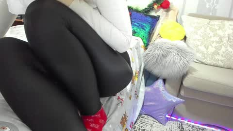 Nicki--------- Welcome to my Room online show from December 21, 8:50 am