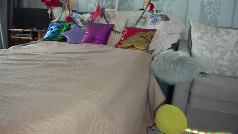 Nicki--------- Welcome to my Room online show from October 13, 7:52 am