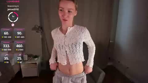 Snapshot of meganhenns chatting on June 14, 10:28 am Elly online show from June 14, 10:28 am
