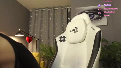 Snapshot of meganiex chatting on March 3, 4:40 am MeganieX online show from March 3, 4:40 am