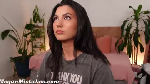 Snapshot of meganmistakes chatting on August 4, 11:40 pm Megan Mistakes online show from August 4, 11:40 pm