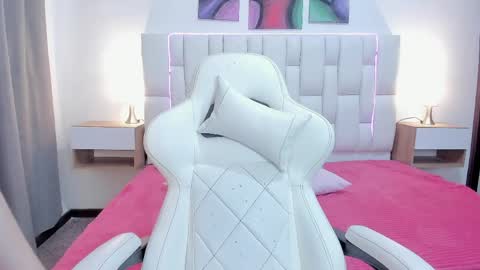 Snapshot of meganqueen2 chatting on March 31, 1:44 pm Megan Queen online show from March 31, 1:44 pm