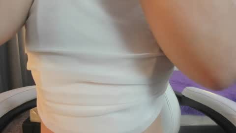 Snapshot of meganqueen2 chatting on July 4, 12:22 pm Megan Queen online show from July 4, 12:22 pm