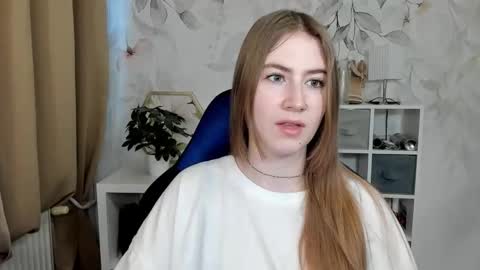 Snapshot of meganx_candy chatting on April 28, 4:39 am Megan online show from April 28, 4:39 am