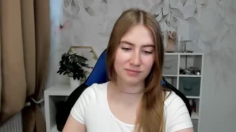 Snapshot of meganx_candy chatting on May 8, 5:46 am Megan online show from May 8, 5:46 am