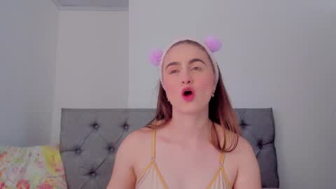 Snapshot of meganysammy chatting on April 23, 7:27 pm megansammy online show from April 23, 7:27 pm