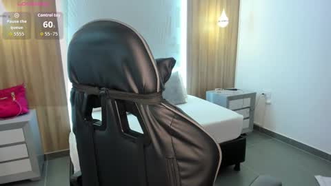 M E G A R A  online show from December 5, 2:31 am