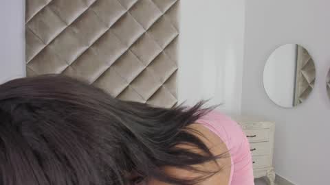 Snapshot of megaraowen_ chatting on December 17, 7:50 am M E G A R A online show from December 17, 7:50 am