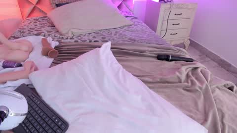 Snapshot of megaraowen_ chatting on December 31, 7:20 am M E G A R A online show from December 31, 7:20 am