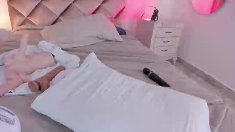 Snapshot of megaraowen_ chatting on January 7, 7:42 am M E G A R A online show from January 7, 7:42 am