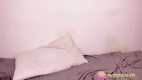 Snapshot of megaraowen_ chatting on June 5, 6:52 am M E G A R A online show from June 5, 6:52 am