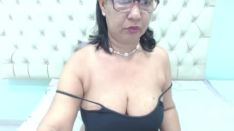 Snapshot of megatitsxxx chatting on December 17, 10:55 am milfpleasure online show from December 17, 10:55 am