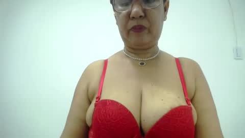 Snapshot of megatitsxxx chatting on December 21, 11:33 am milfpleasure online show from December 21, 11:33 am