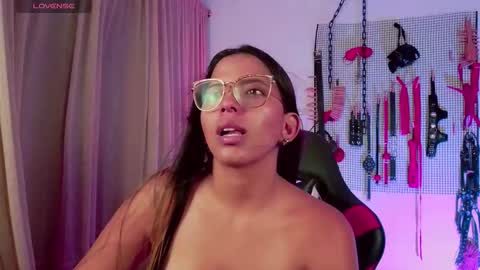 Snapshot of meggan_greey chatting on October 18, 10:21 pm Your best slave online show from October 18, 10:21 pm