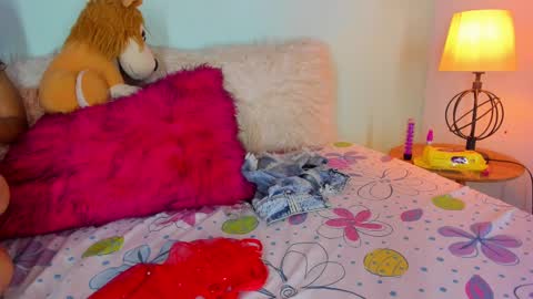 Snapshot of meggan_jade chatting on February 15, 11:03 pm Meggan online show from February 15, 11:03 pm