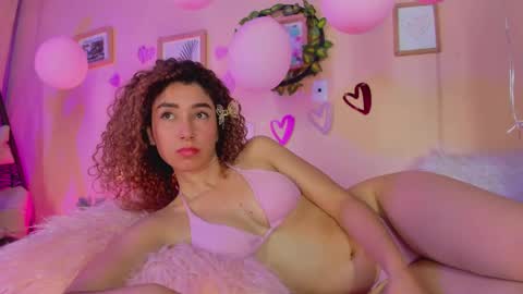 Snapshot of meggan_jade chatting on February 22, 1:11 am Meggan online show from February 22, 1:11 am