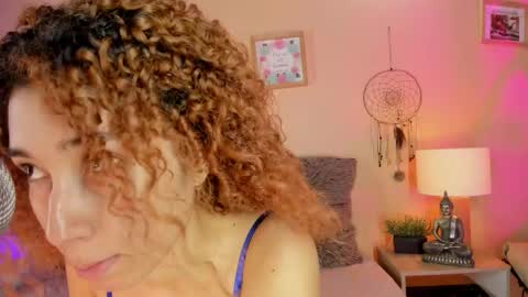 Snapshot of meggan_jade chatting on September 15, 10:54 pm Meggan online show from September 15, 10:54 pm