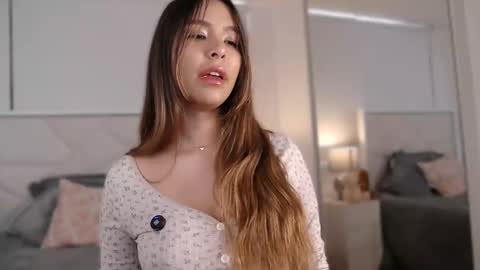 Snapshot of meggui chatting on April 5, 12:35 pm Meggui online show from April 5, 12:35 pm