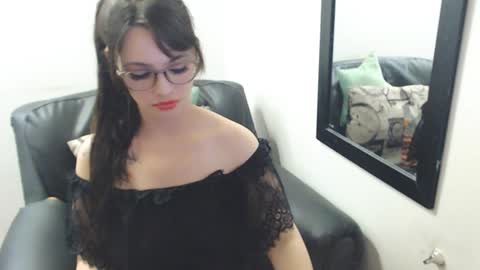 Snapshot of meghan_cherrys chatting on January 18, 6:45 am meghan online show from January 18, 6:45 am