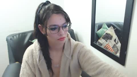 Snapshot of meghan_cherrys chatting on February 5, 6:24 am meghan online show from February 5, 6:24 am