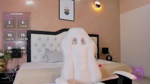 Meghan  online show from December 17, 2:01 pm