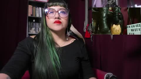 Snapshot of megoddessara chatting on May 26, 3:46 am Goddess Sara online show from May 26, 3:46 am