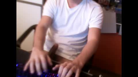 Snapshot of meks5544 chatting on December 13, 8:58 pm meks5544 online show from December 13, 8:58 pm