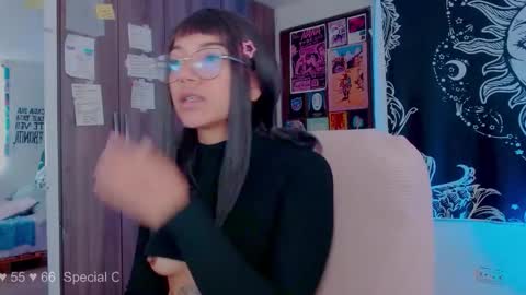 Melissa  -  -  Please help me to reach 100 thumbs up online show from October 10, 1:32 pm