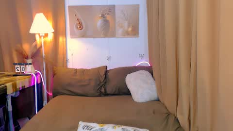 mel_rai14 online show from April 3, 2:26 pm