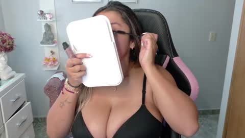 Snapshot of melaany_ chatting on July 19, 11:08 pm Melaany online show from July 19, 11:08 pm