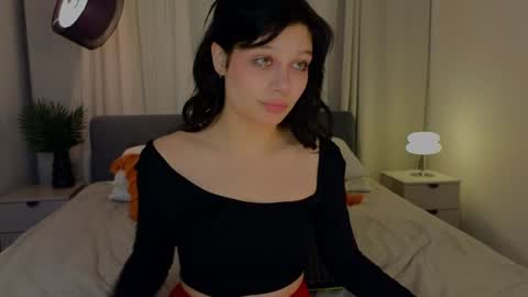 Snapshot of melan1e_ chatting on December 9, 1:07 am mel online show from December 9, 1:07 am