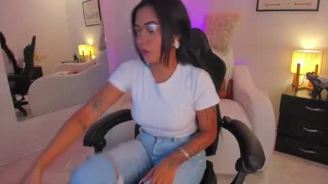 melan_owen online show from June 27, 11:04 am