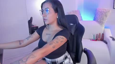 melan_owen online show from July 24, 2:04 pm