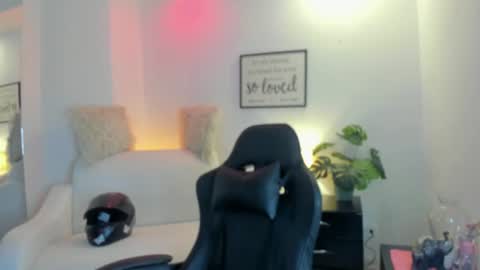 melan_owen online show from July 26, 10:33 am