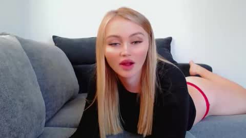 Melania online show from October 11, 1:42 pm