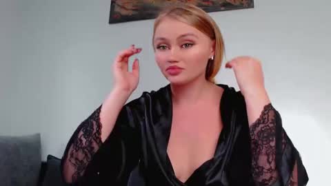 Melania online show from October 20, 11:21 am